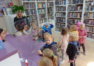 Wizyta Biedronek w bibliotece